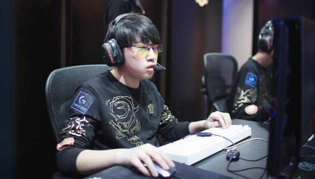 他在俱乐部 他在俱乐部